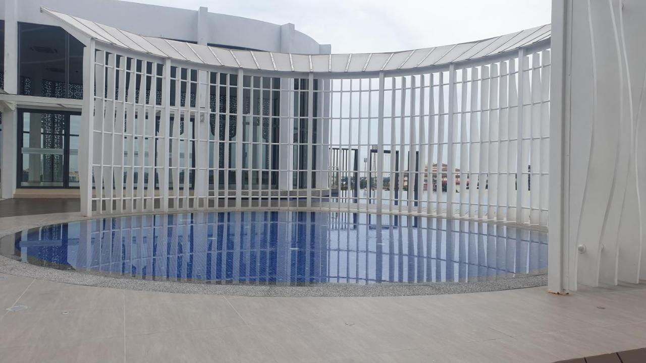 Prestige Troika Luxury Stay Kota Bharu Exterior foto